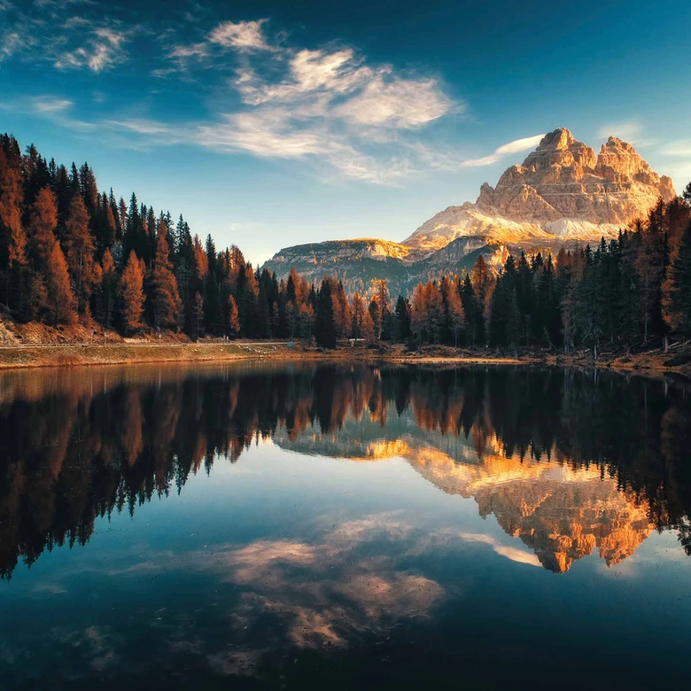Fototapete Berge LagoAntorno in blau braun - Vliestapete Designwalls 2 - 2,55 x 3,5 m 