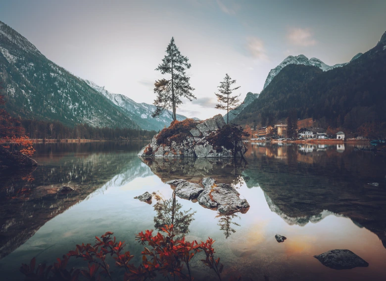 Fototapete Berge Hintersee in türkis braun - Vliestapete Designwalls 2 - 2,55 x 3,5 m 