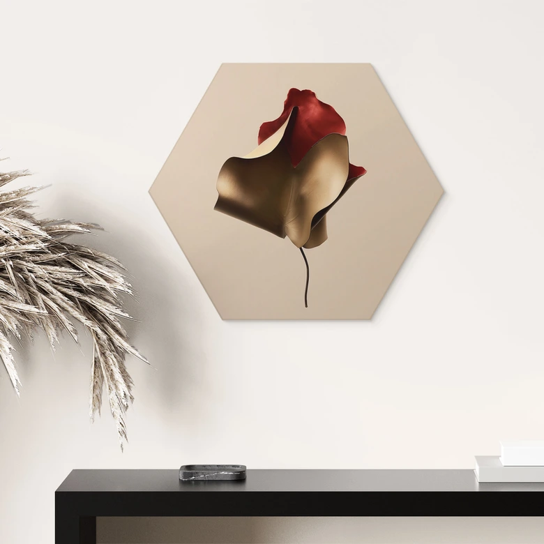 Hexagon Wandbild Elegantes Blatt in Gold und Rot - Alma - Alu-Dibond 
