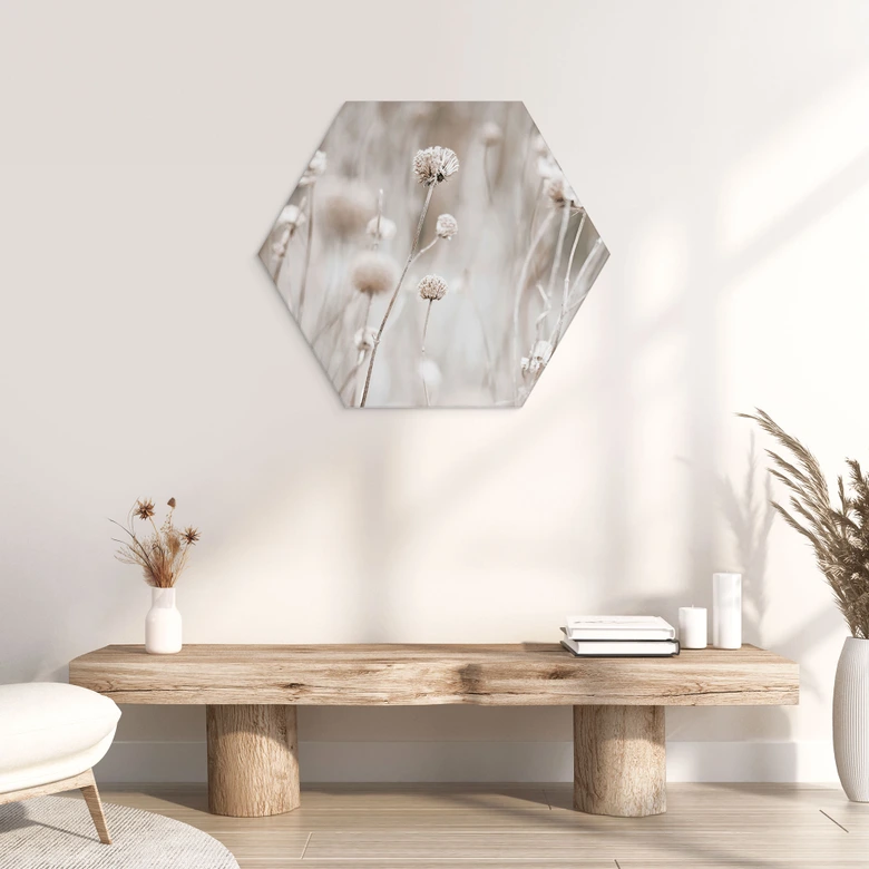 Hexagon Wandbild Getrocknete Blüten in sanften Tönen - Annie - Alu-Dibond 