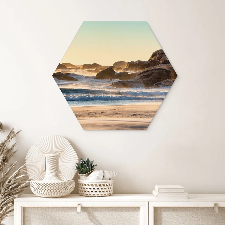 Hexagon Wandbild Strandküste bei Sonnenaufgang in Afrika - Hugonnard - Alu-Dibond 