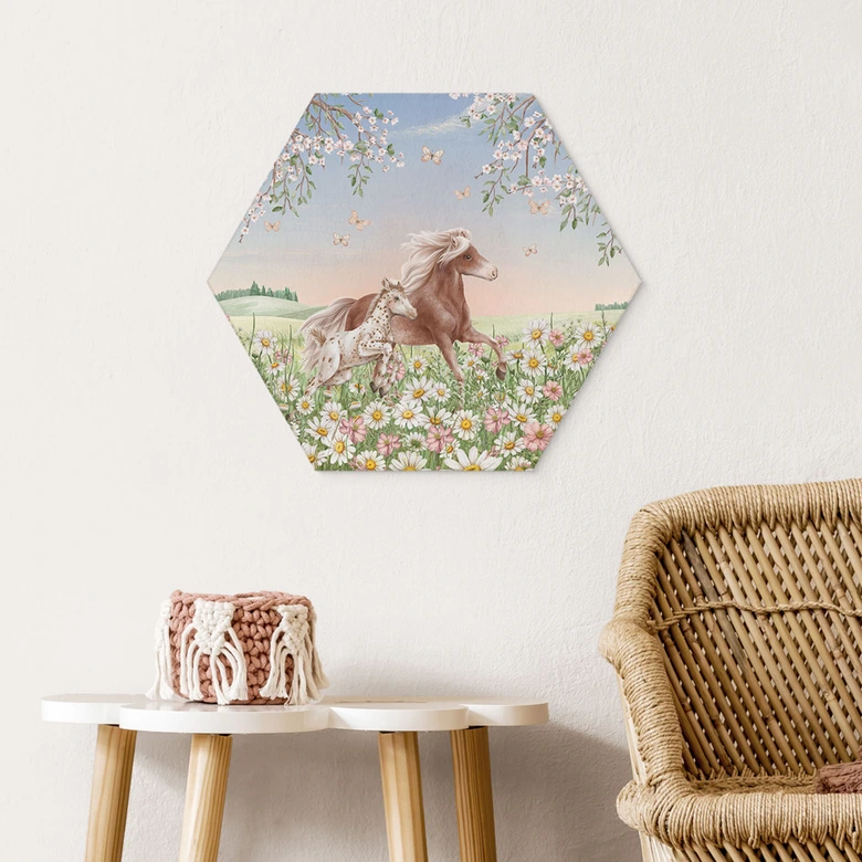 Hexagon Wandbild Pferde auf der Blumenwiese - Kikki Belle -  Alu-Dibond 