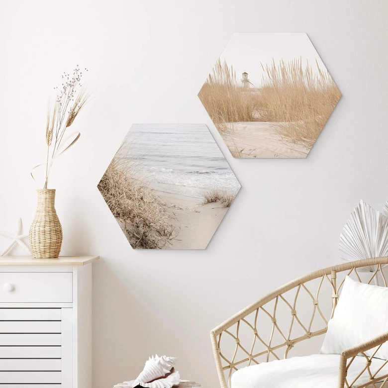 Hexagon Wandbild - Leuchtturm im Dünengras - Alu-Dibond 