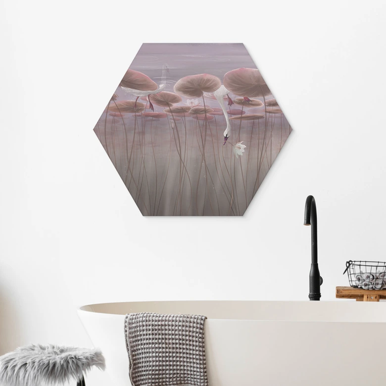 Hexagon Wandbild Lotusblumen mit Schwan im Wasser in Altrosa - Ms Tiff - Alu-Dibond 