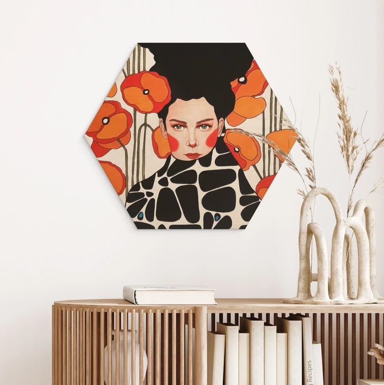 Hexagon Holzbild Frau mit Retro-Mohnblumen - Hülya 
