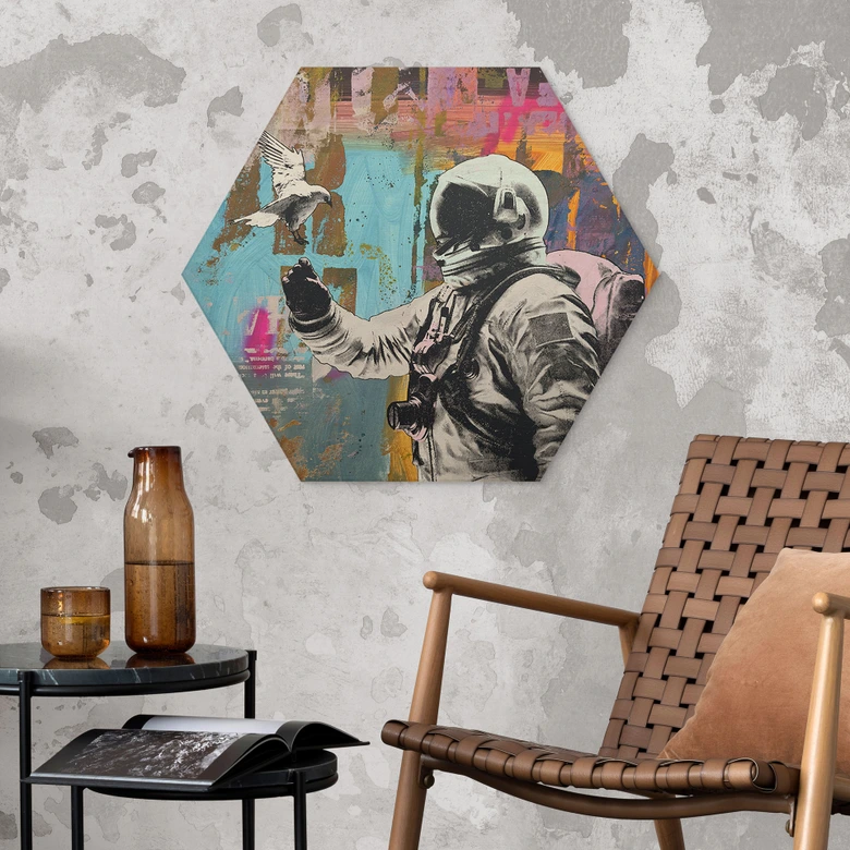 Hexagon Holzbild Astronaut mit Taube - Kuryliuk 