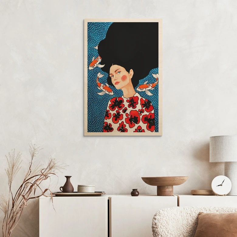 Tableau sur bois Femme en robe fleurie avec kois - Hülya 
