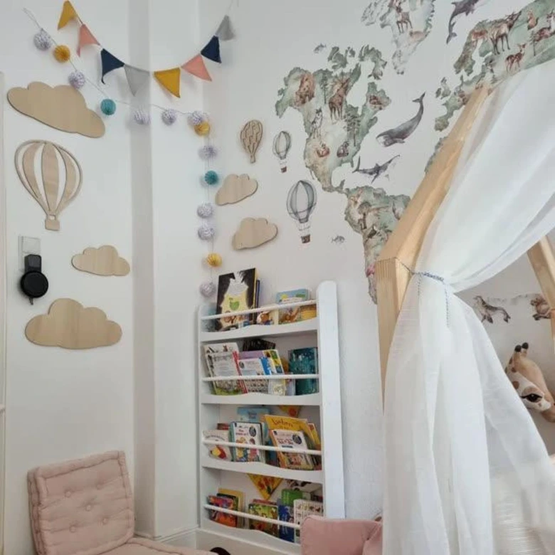 Decoración en madera de álamo - globo aerostático con líneas verticales 