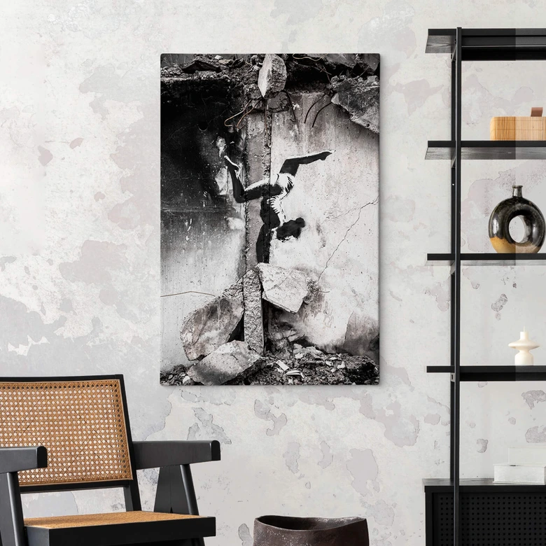 Canvas Banksy i Ukraina - Handstående i spillrorna 