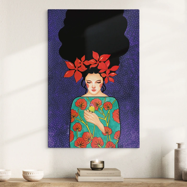 Canvastavla kvinna med röd blomkrona och fågel - Hülya 