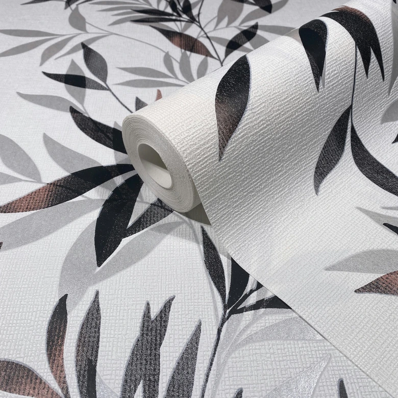 Tapeta z włókniny w kolorze białym, z czarnym motywem liści o kwiatowym charakterze  