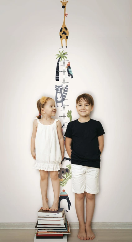 Kindertapete, Vliestapete, Messlatte mit Illustration Kids Walls weiß, bunt 