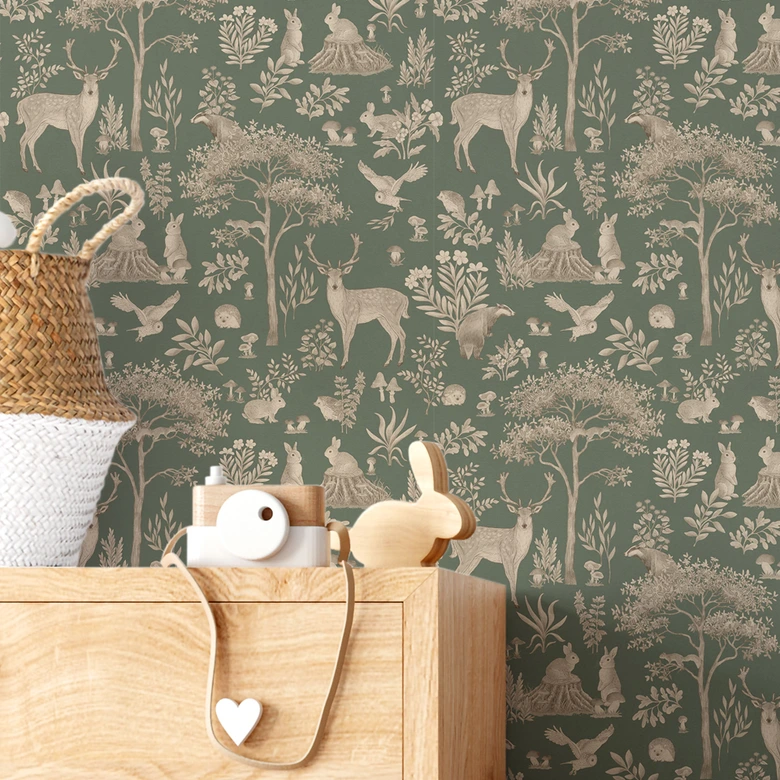 Mustertapete Bezaubernder Wald mit Tieren - Vintage grün - Kikki Belle 