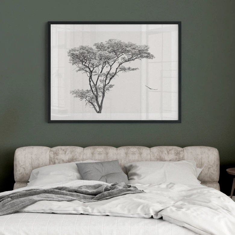 Poster Minimalistischer Baum in ruhiger Landschaft - Flour 