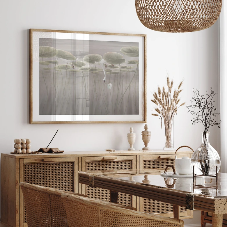 Poster Lotusblumen mit Schwan im Wasser in Grau - Ms Tiff 