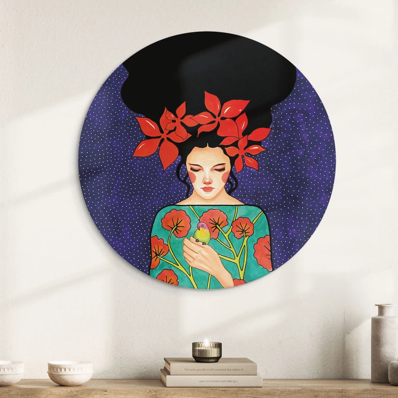 Wandbild Frau mit roter Blütenkrone und Vogel - Hülya - Alu-Dibond Rund 