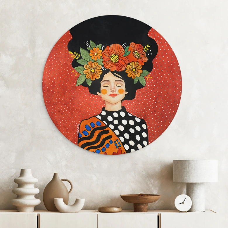 Wandbild Lächelnde Frau mit orangen Blumen - Hülya - Alu-Dibond - Rund 