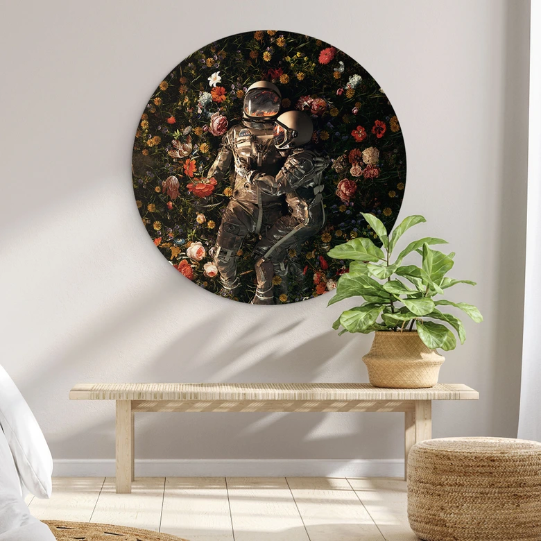 Wandbild Astronauten auf einer Blumenwiese - Nicebleed - Alu-Dibond - Rund 