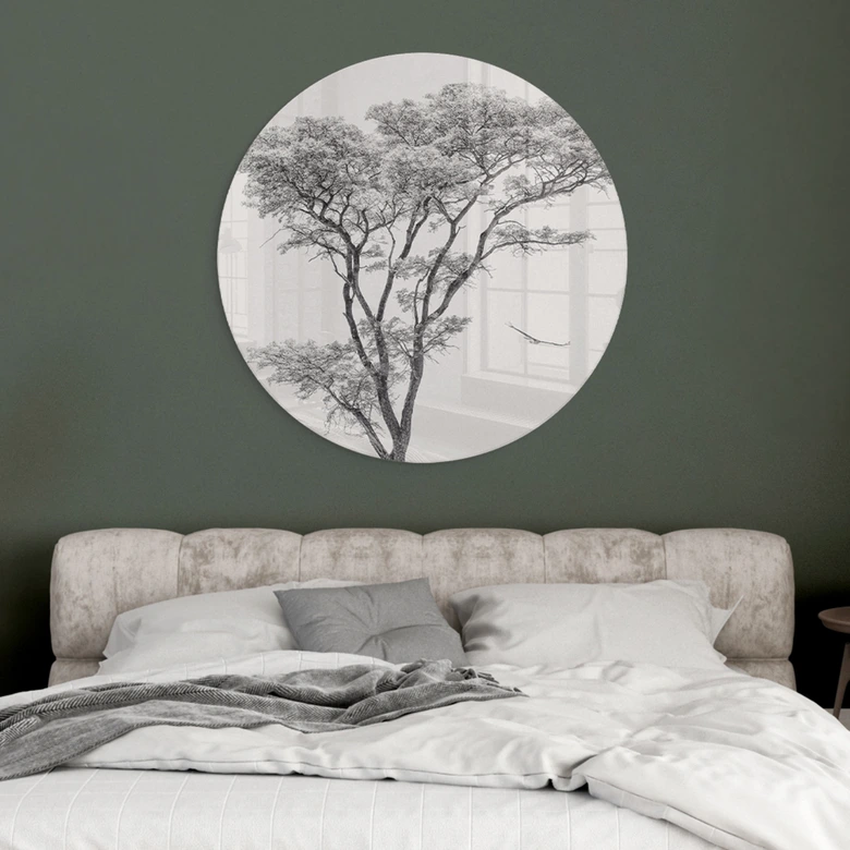 Glasbild Minimalistischer Baum in ruhiger Landschaft - Flour - Rund 
