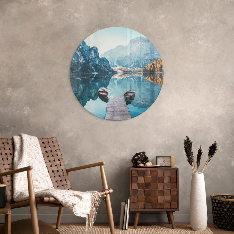 Glasbild Holzsteg am Pragser See in den Dolomiten - Rund 