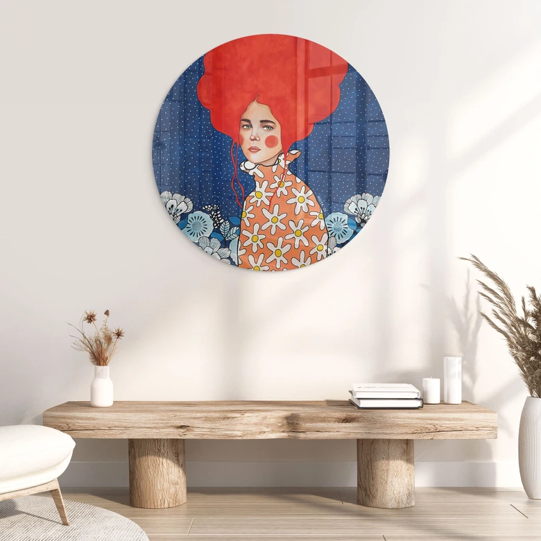 Glasbild Frau mit rotem Haar und Blüten - Hülya - Rund 