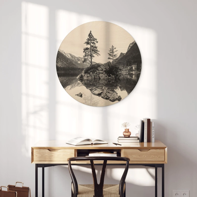 Holzbild Malerische Landschaft mit glasklarem Bergsee - Hintersee - Rund 