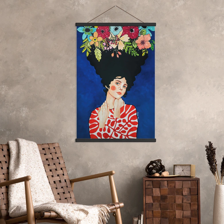 Affiche textile Femme avec des fleurs dans les cheveux - Hülya 