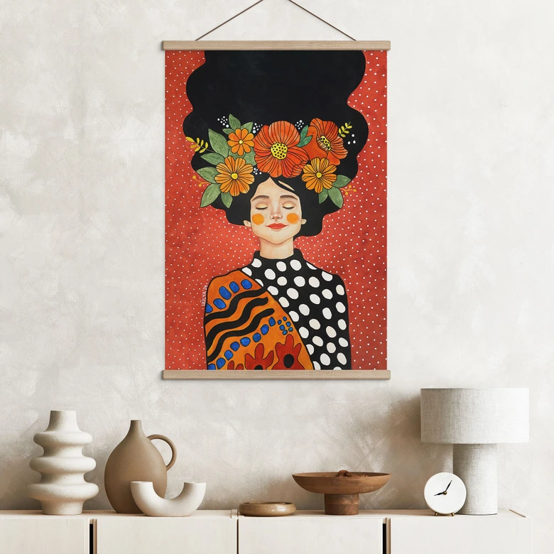 Stoffbild Lächelnde Frau mit orangen Blumen - Hülya 