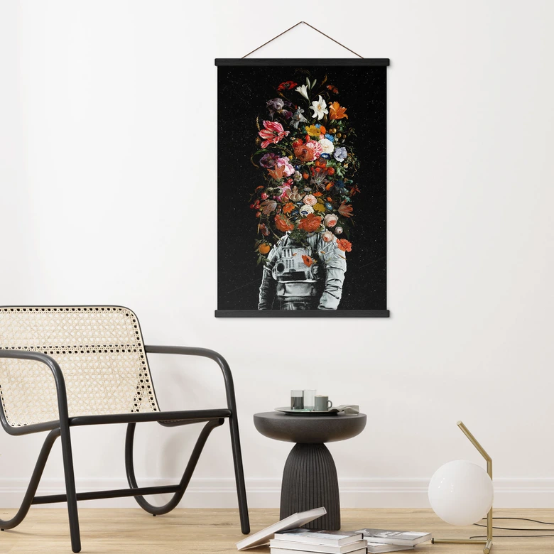 Stoffbild Astronaut mit Blumen-Arrangement - Nicebleed 