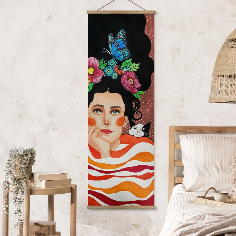 Affiche textile Femme avec couronne de fleurs et chats - Hülya - Panorama 
