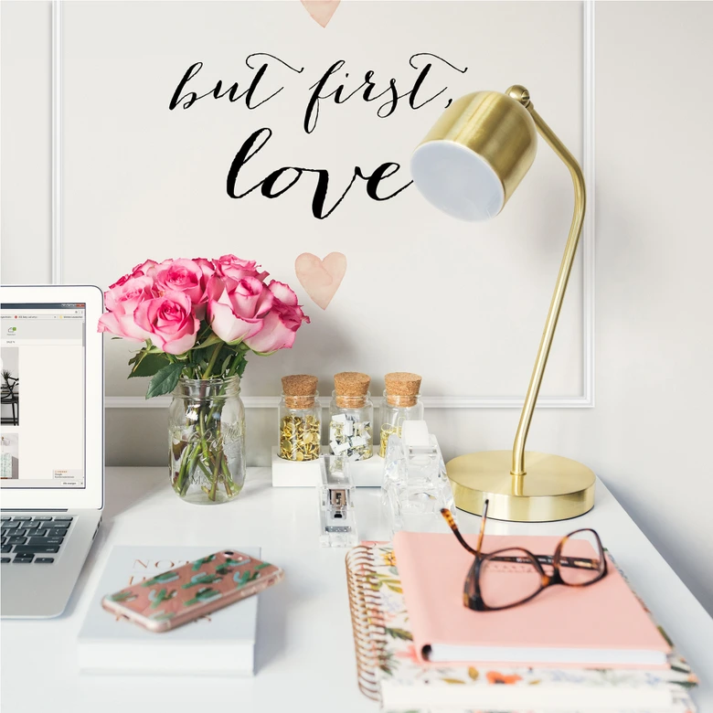 Wallprint Confetti & Cream - But first Love 