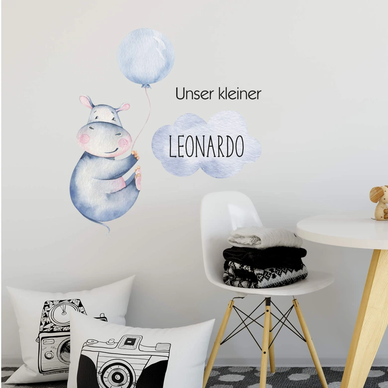 Wandtattoo Wunschname Junge + Kvilis - Flusspferd blauer Luftballon 