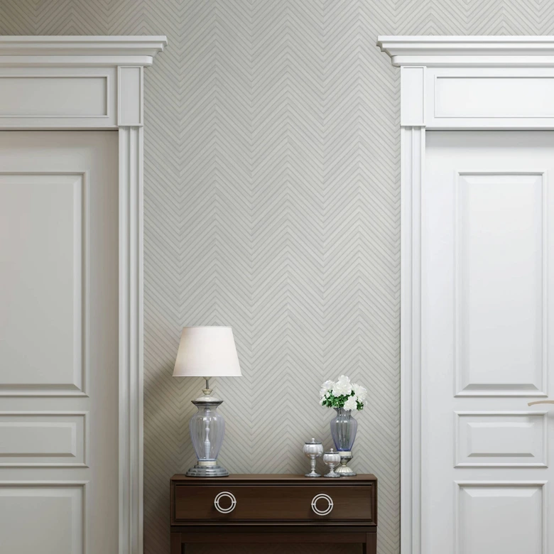 Papier peint intissé avec motif à chevrons et aspect bois gris, blanc aspect bois 