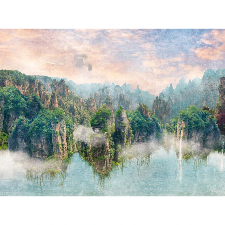 behang fantasie landschap bergen groen blauw - vliesbehang met mist motief voor woonkamer 