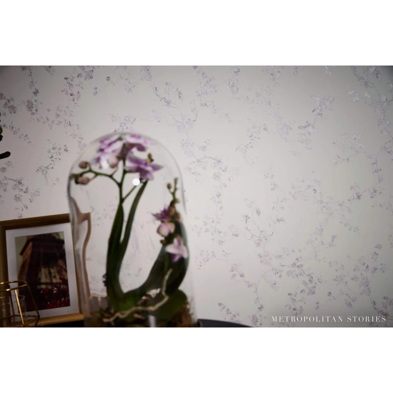 Livingwalls Vliestapete Metropolitan Stories Lola Paris Blumentapete floral creme, lila 