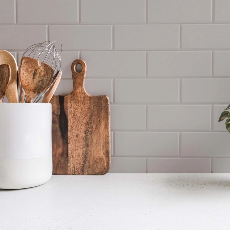 Grau Wandfarbe seidenmatt I Calm Clam | elegante, moderne Atmosphäre schaffend | THE COLOR KITCHEN 