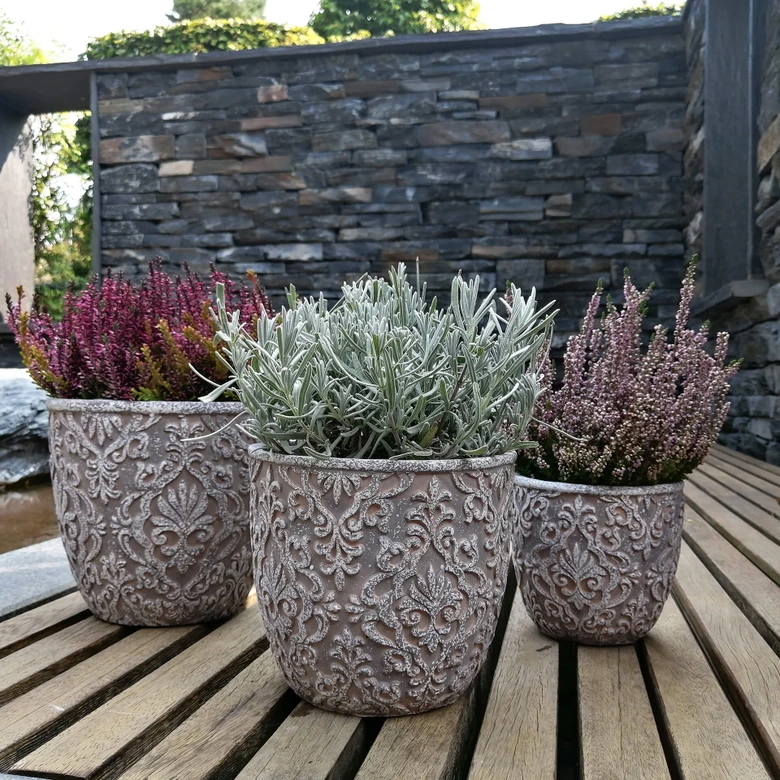 Blumentopf Beton mit Verzierung 