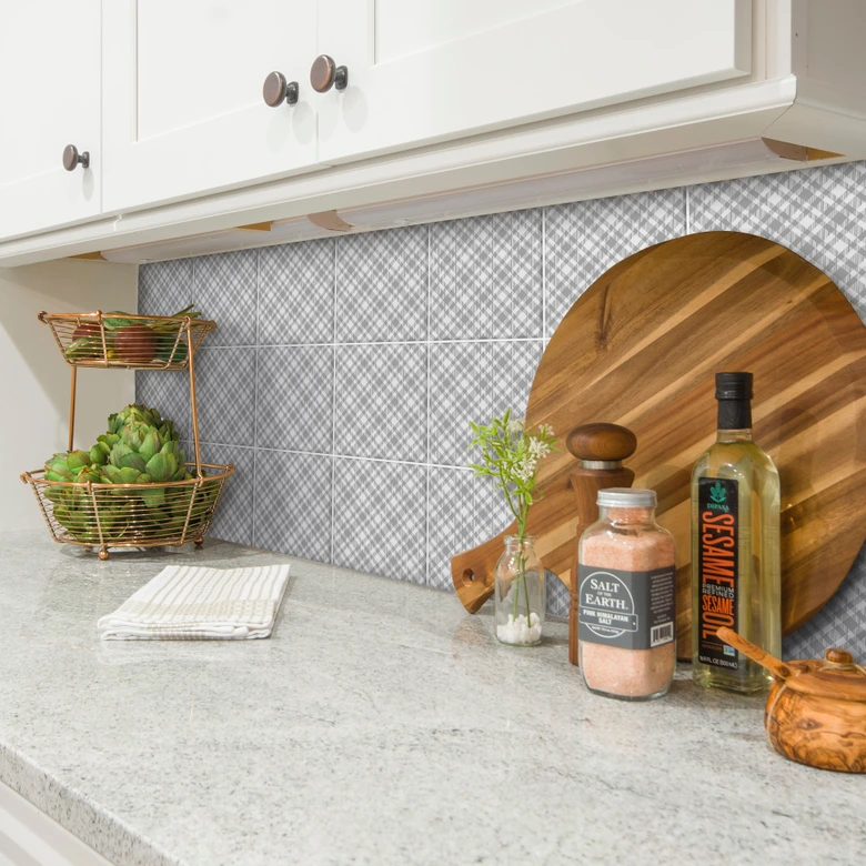 Kakeldekorer med rutmönster i grått och vitt - set om 12 