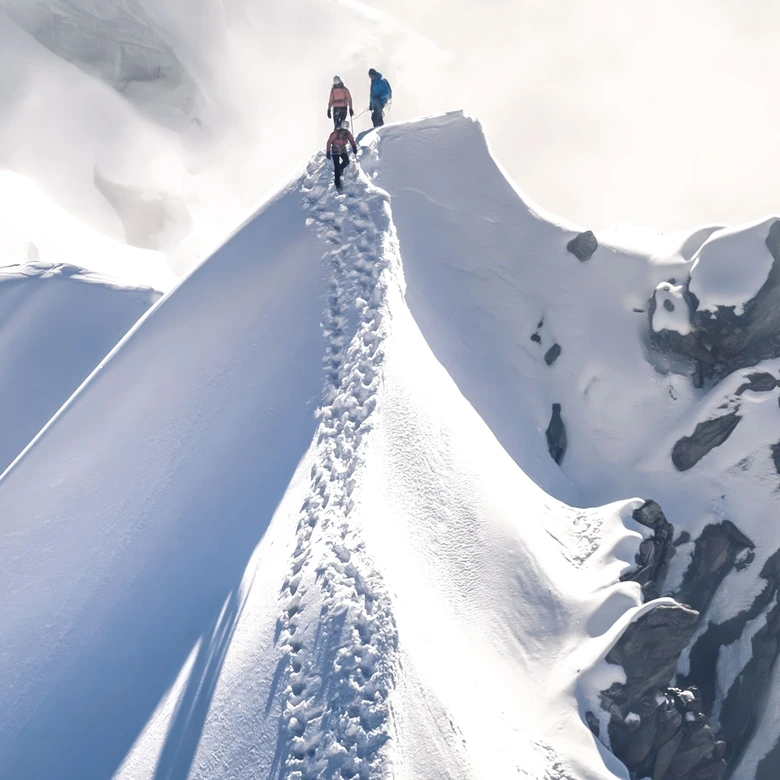Szczyt Mont Blanc | Fototapeta górska do salonu - Nienartowicz 