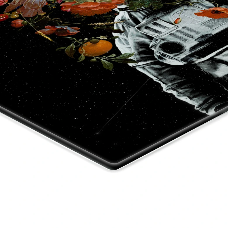 Glasbild Astronaut mit Blumen-Arrangement - Nicebleed 