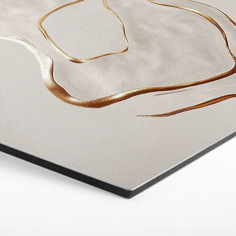 Hexagon Wandbild Abstrakte Line Art in Gold und Beige - Alu-Dibond - Alma 