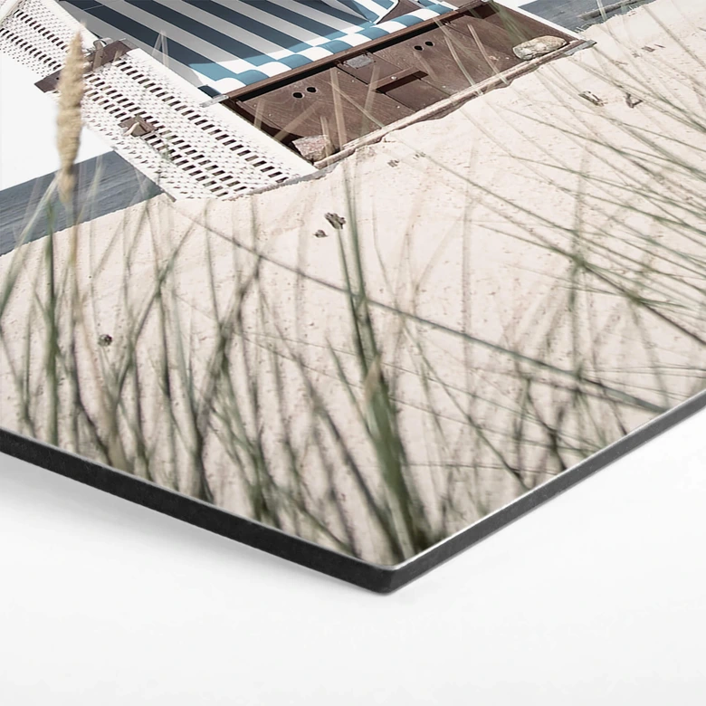 Hexagon Wandbild Strandkorb an der Ostsee - Alu-Dibond 