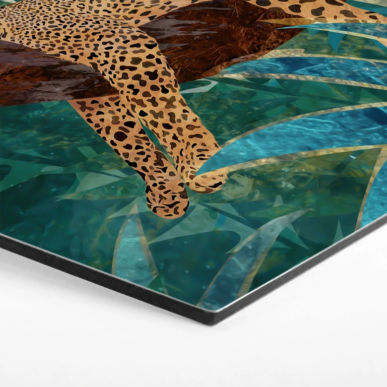 Hexagon Wandbild Leopard im smaragdgrünen Dschungel - Manovski - Alu-Dibond 