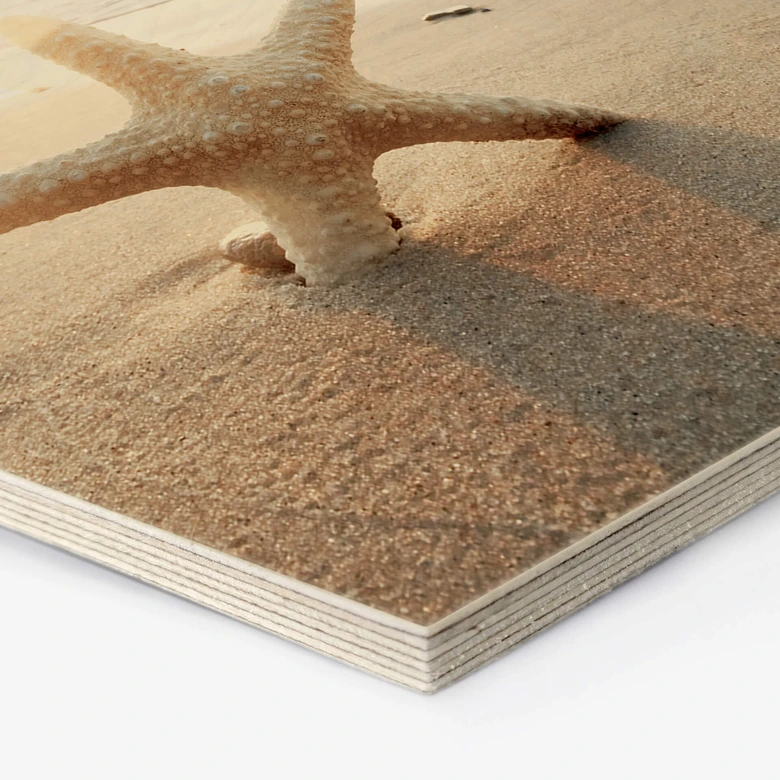Hexagon Holzbild Funkelnder Seestern am einsamen Strand 