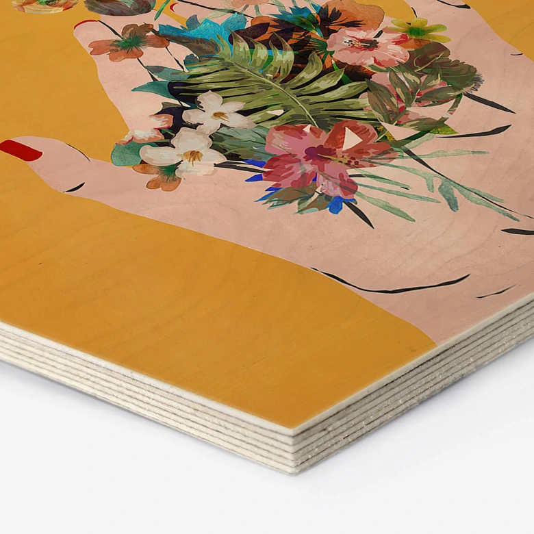 Hexagone - Bois Treechild - Colorful flowers in Frida's hands 