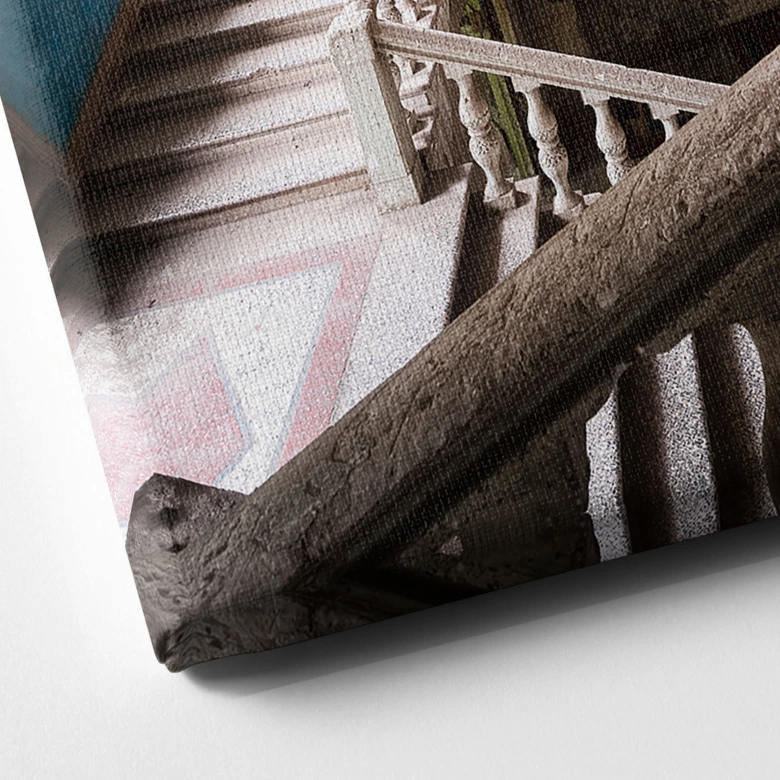 Canvastavla Imponerande trappa med gammal charm - Robroek 