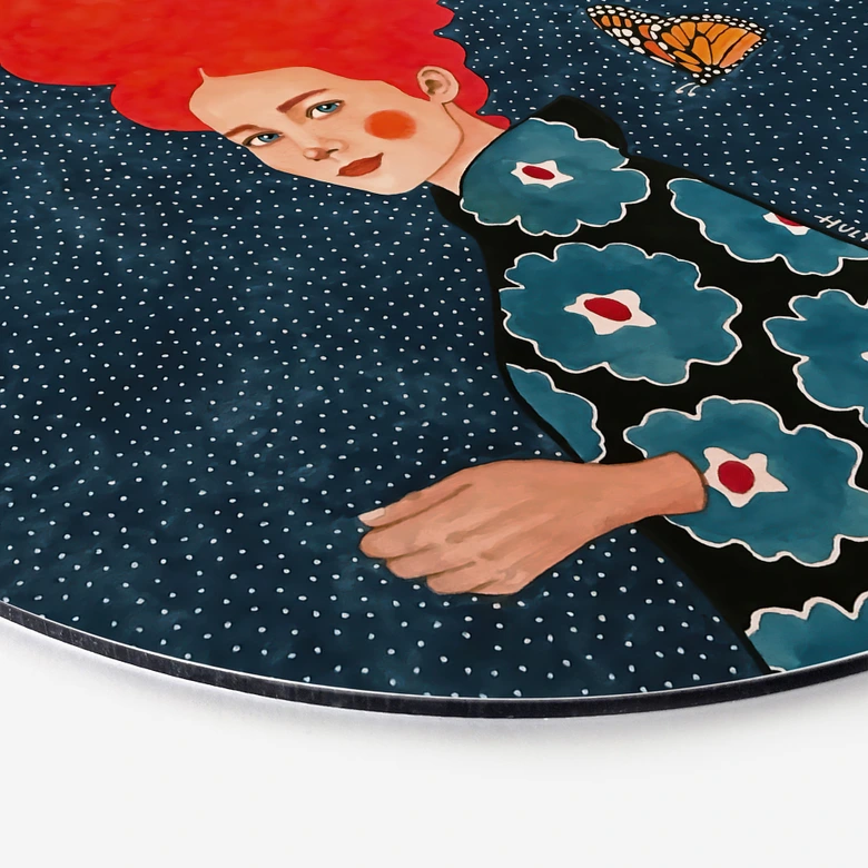 Wandbild Frau im Blumenkleid mit Schmetterling - Alu-Dibond - Hülya - Rund 