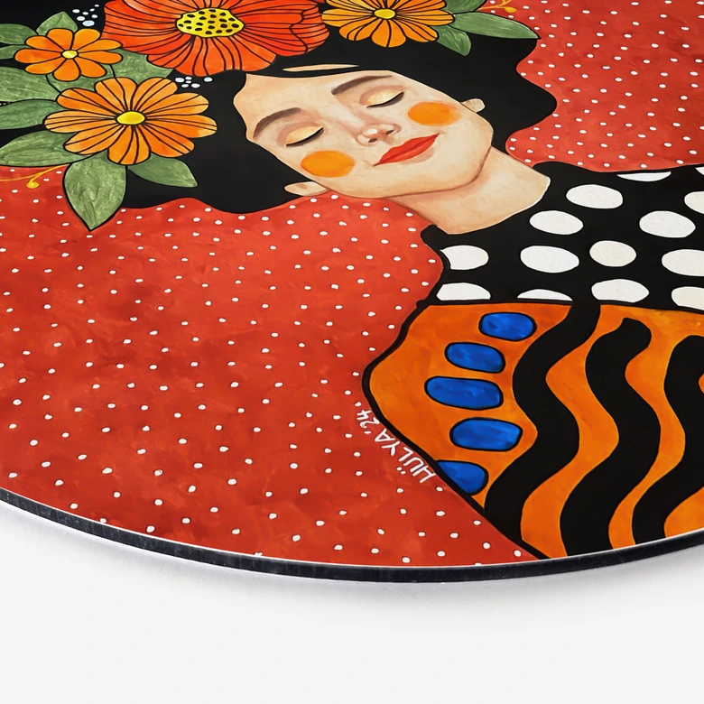 Wandbild Lächelnde Frau mit orangen Blumen - Hülya - Alu-Dibond - Rund 