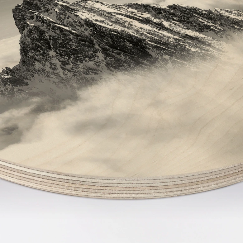 Holzbild Bergspitze über den weißen Wolken - Rund 