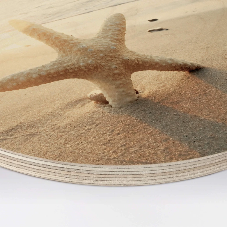Holzbild Funkelnder Seestern am einsamen Strand - Rund 